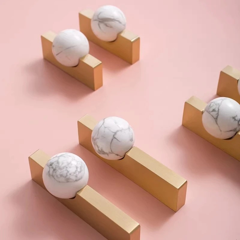 White Crystal Ball+Brass Furni - огляд і ціна Furniture Hardware Drop Pulls